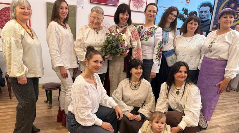 Людині потрібна людина: як гурток з вишивки у Первомайську переріс у творчу спільноту однодумців