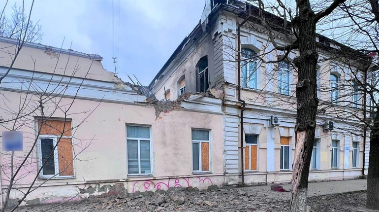 Херсонщина під ворожими обстрілами: пошкоджені будинки, електромережі та газопровід (ФОТО)