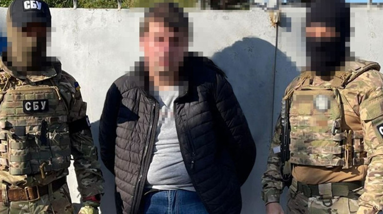 СБУ затримала у Херсоні російського агента, який коригував ворожі удари по півдню України