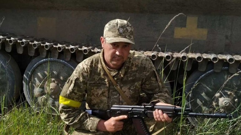 «Не вистачило години, щоби вийти з позиції». Мати «айдарівця» Віталія Курятника розповіла про сина