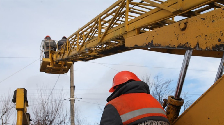 Енергетики відновили електропостачання у Дворічанській громаді: ліквідація наслідків обстрілу
