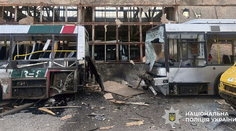 Ворог обстріляв 37 міст і сіл Херсонщини: одна поранена, пошкоджено 23 будинки і 7 автобусів