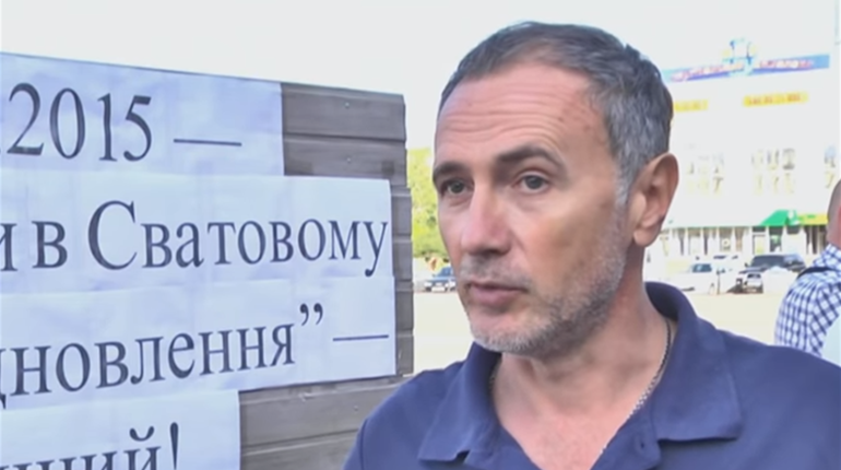 У картонному будинку: сватівчанин вимагає грошей на відновлення зруйнованого житла