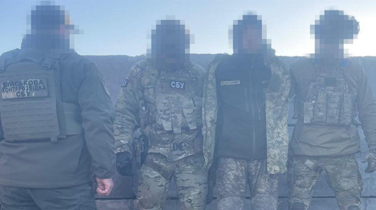 На Сумщині СБУ спіймала "крота", який здавав росіянам позиції наших військових на Курщині (ВІДЕО)