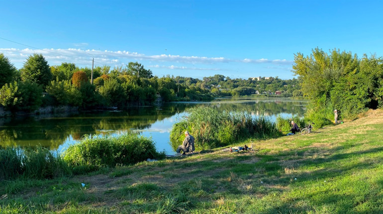 Рів на світанку: ранковий фоторепортаж з Бару
