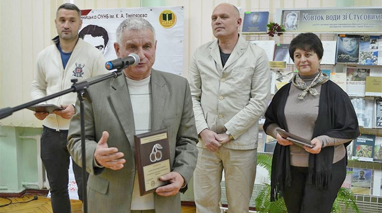 Митець зі Жмеринки отримав літературно-мистецьку премію «Кришталева вишня» 