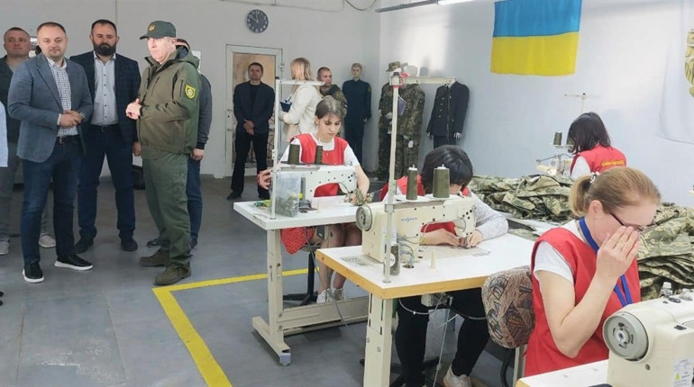 У Смілі працює одна із швейних фабрик "ВИД", що переїхала з Херсону на Черкащину