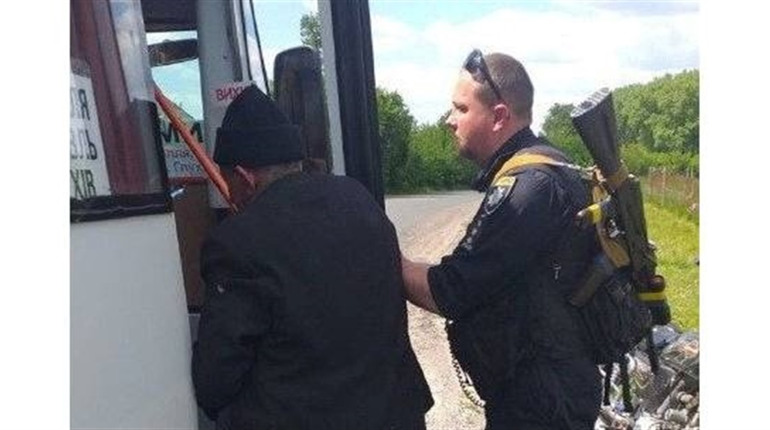 Поліцейські допомогли дідусю з Буринщини дістатися додому з Ворожбянської громади