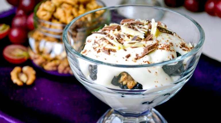 Рецепт дня: чорнослив з горіхами в сметані