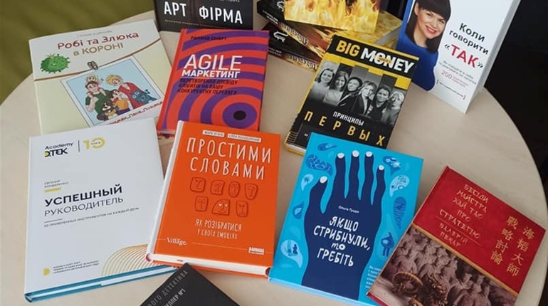 Лозівська Юнацька бібліотека поповнилась книгами: заклад увійшов до списку 100 найкращих в Україні