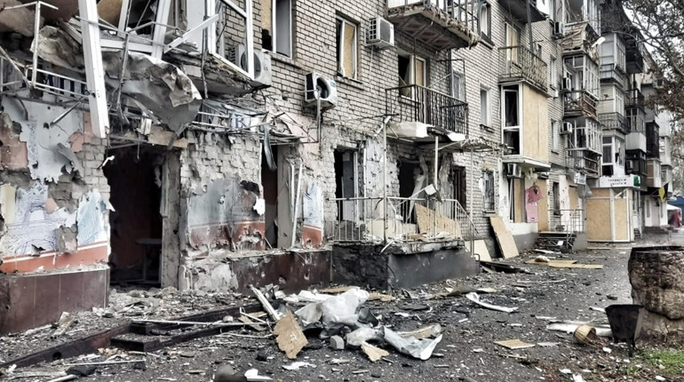 За минулу добу російські окупанти здійснили 53 обстріли Херсонщини: 1 людина загинула, 1 — поранена