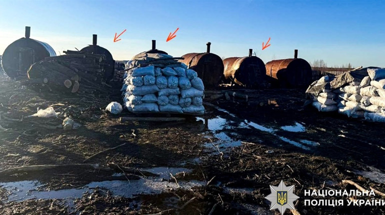 На Дубровиччині чоловік незаконно виготовляв деревне вугілля