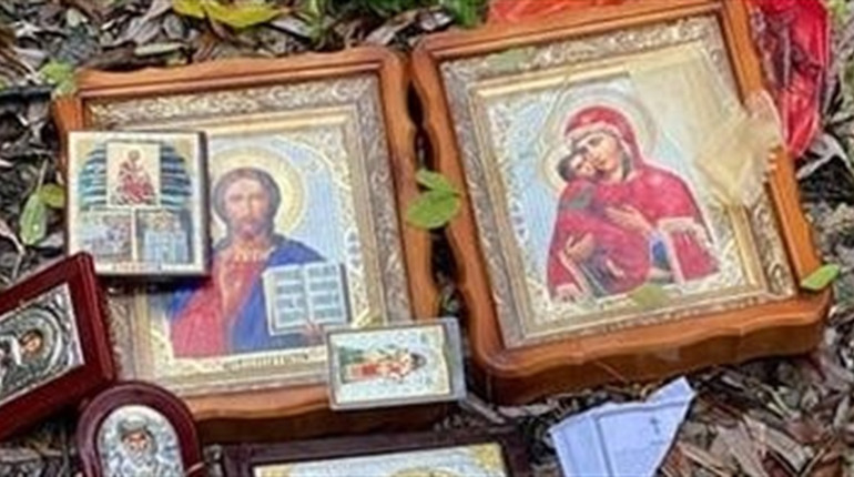 Звідки ікони на березі Десни: щоб встановити деталі події поліція звертається по допомогу
