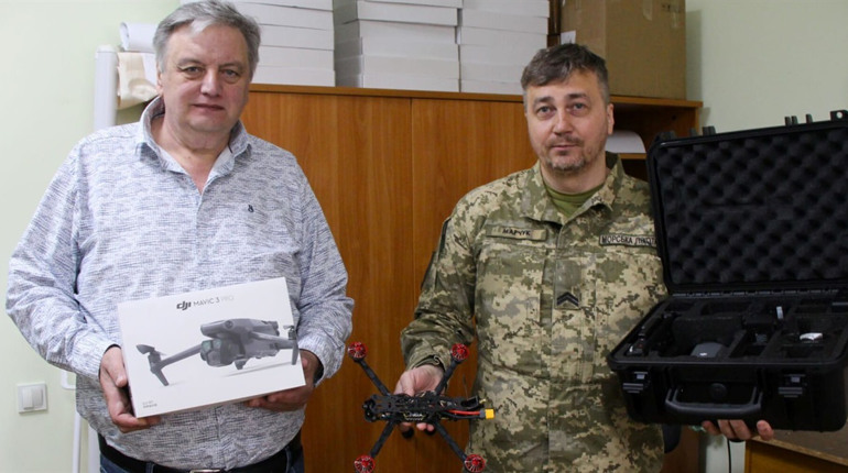 Разом до перемоги: Нетішинська громада продовжує підтримувати наших мужніх захисників дронами