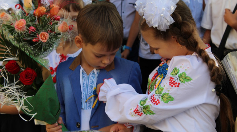 Зібрати на перше вересня малечу, першокласника та одинадцятикласника. Скільки це коштує у Сватовому