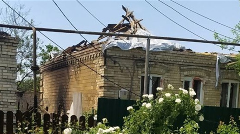 Страх голоду і життя у підвалах: Що відбувається у прифронтових Мар'їнці і Красногорівці