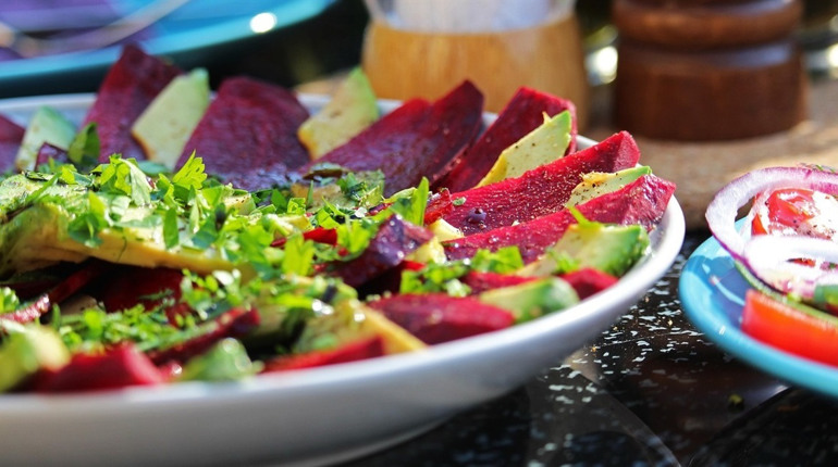 Страви з червоного буряка: рецепти вихідного дня для барчан