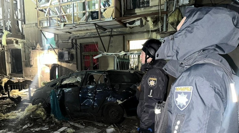 Ворожа атака дронами по Одесі: п’ятеро цивільних поранені, поліція фіксує злочин армії рф