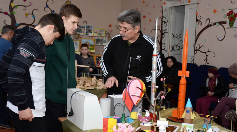 Роботи, ракети і 3D. У Глухові відкрилася виставка дитячих робіт
