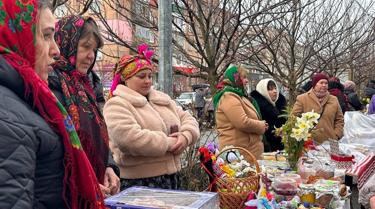 У Старокостянтинові благодійний Великодній ярмарок зібрав понад 28 тисяч гривень на підтримку ЗСУ