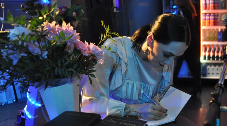 Презентація книги кременчанки  "Одна історія": як все було