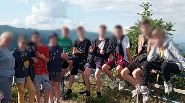 Походи в гори, екскурсії, купання в термах: як сірогозькі школярі проводять літо на Закарпатті