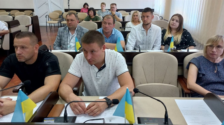 На позачерговій сесії депутати вирішували питання безпеки дітей у навчальних закладах Нетішина
