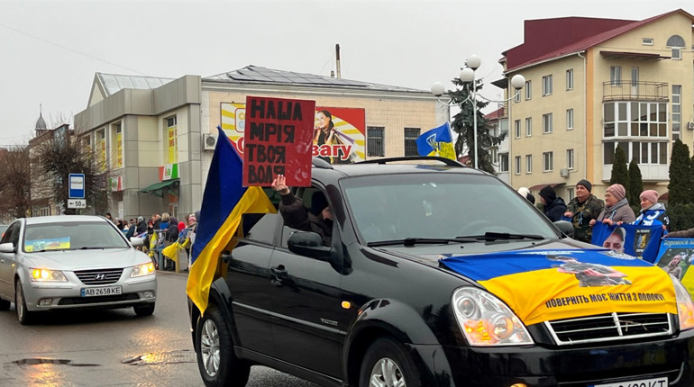 У Барі відбулася щомісячна акція на підтримку безвісти зниклих та полонених захисників