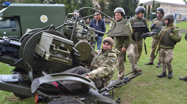 У Чорткові на базі військової частини проходив збір резервістів району