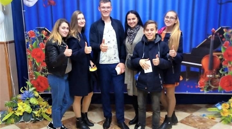 Молодь Біляївки організувала в будинку культури вечір гітарної музики і поезії: як все пройшло