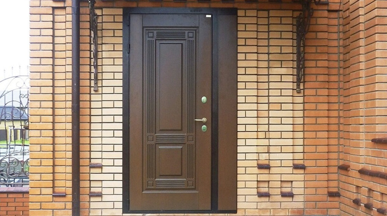 Вхідні двері в приватний будинок: на що звернути увагу