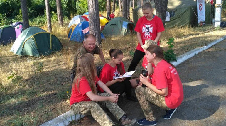 Виживання в польових умовах. На Луганщині 4500 учнів залучено до національно-патріотичного вишколу
