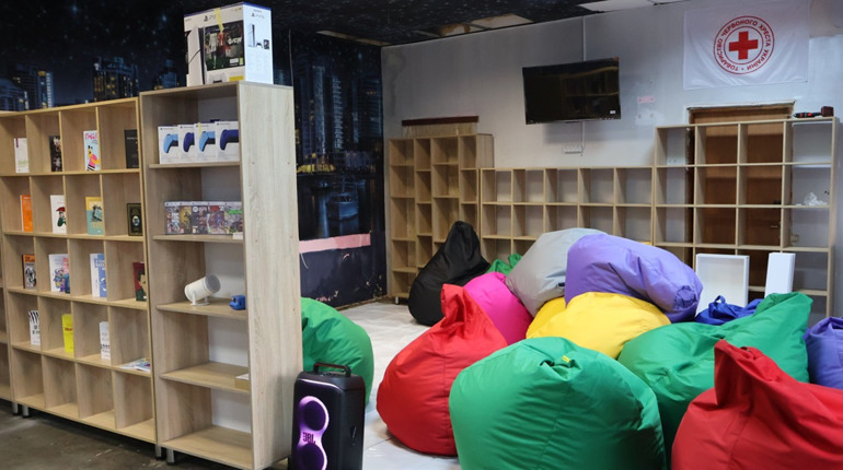 Суд, борги і зачинені двері: чому не відкрився молодіжний простір від Червоного Хреста