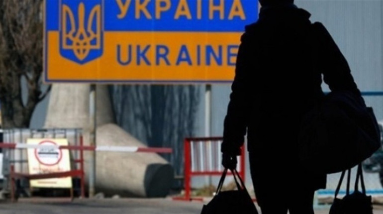 Українців за кордоном можуть призвати до ЗСУ: стало відомим, яким буде механізм