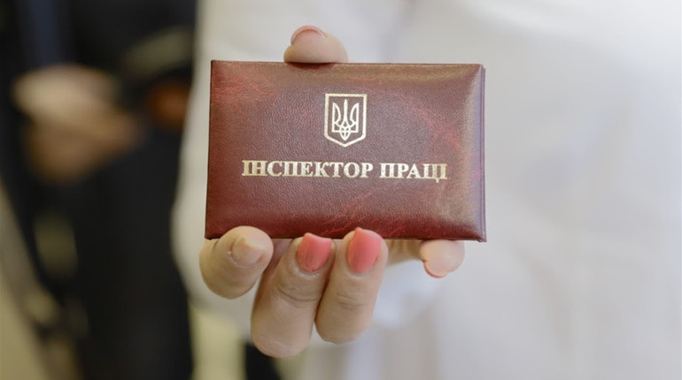 У підприємця з Южноукраїнська працювали дев’ятеро неоформлених робітників