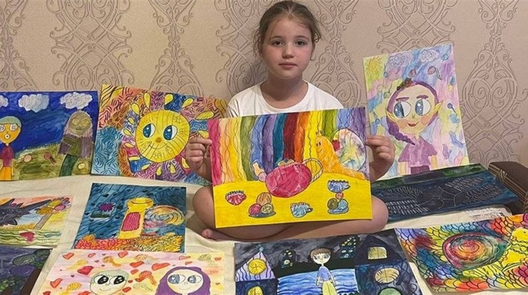 Восьмирічна переселенка із Бердянська намалювала 12 ілюстрацій до дитячої казки