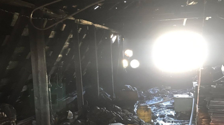Загорілося на даху: у Кагарлику рятувальники гасили будинок