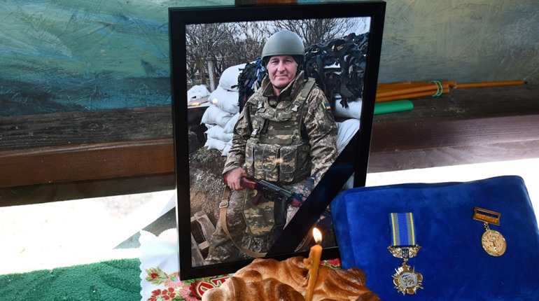 Нікополь попрощався із загиблим захисником Валерієм Висоцьким