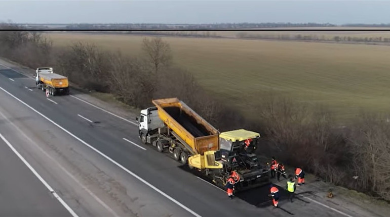 На трасі М-15 Одеса–Рені розпочали ямковий ремонт