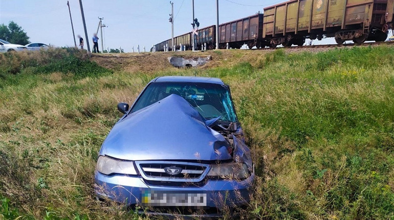 Столкнулись «Daewoo» и грузовой поезд