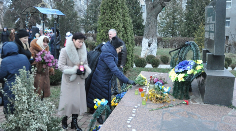 Фоторепортаж: Поминальні заходи жертвам голодомору провели у Кременці