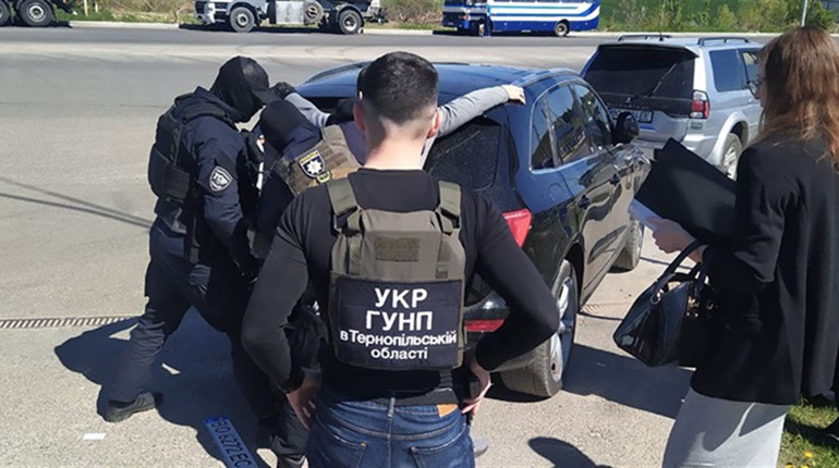 Волонтери шахраї і мільйони людських грошей на власні потреби: Кременеччина (відео)