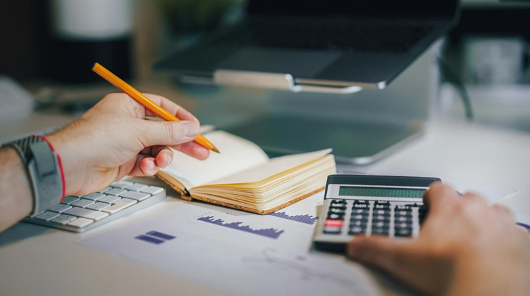 Один великий податковий закон: як зміняться правила для ФОП, закордонних посилок та онлайн-сервісів