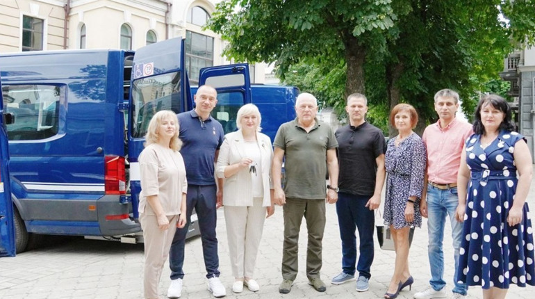 Уряд Німеччини придбав для Шосткинської громади "соціальне таксі"