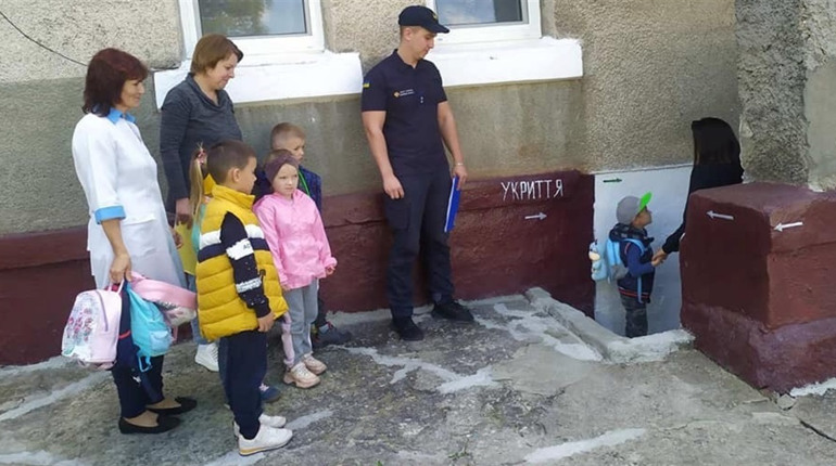 Кременецькі рятувальники проводять уроки безпеки у дитячих садочках
