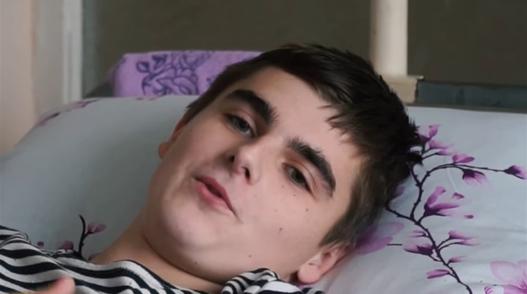 16-річний хлопець з Херсонщини потребує допомоги через травму в ДТП.  Він курсант морського коледжу