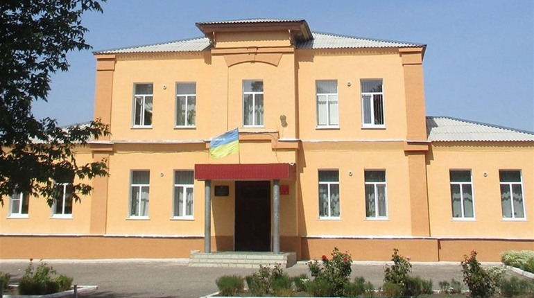 Замість першої школи у Сватовому міг з’явитися завод
