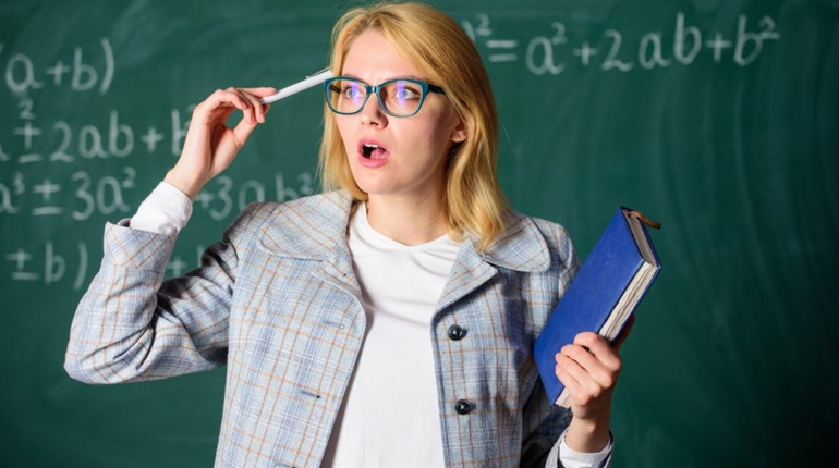 Нагорода шукає Вчителя року 2025. А раптом такий вчитель/ка є в Долинській громаді