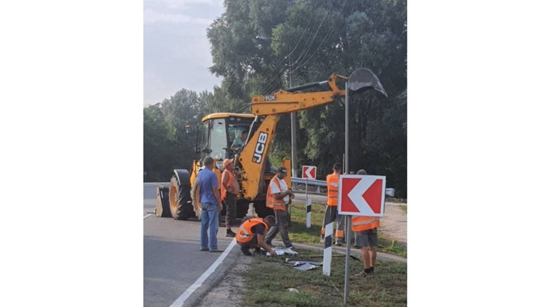На Старосіллі асфальтують дорогу, а по вулиці Гагаріна облаштовують узбіччя
