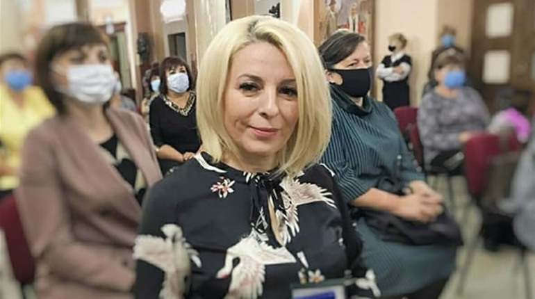 Вчительку Кіцманської гімназії Олену Кожухар нагородили відзнакою «Вдячна Буковина»